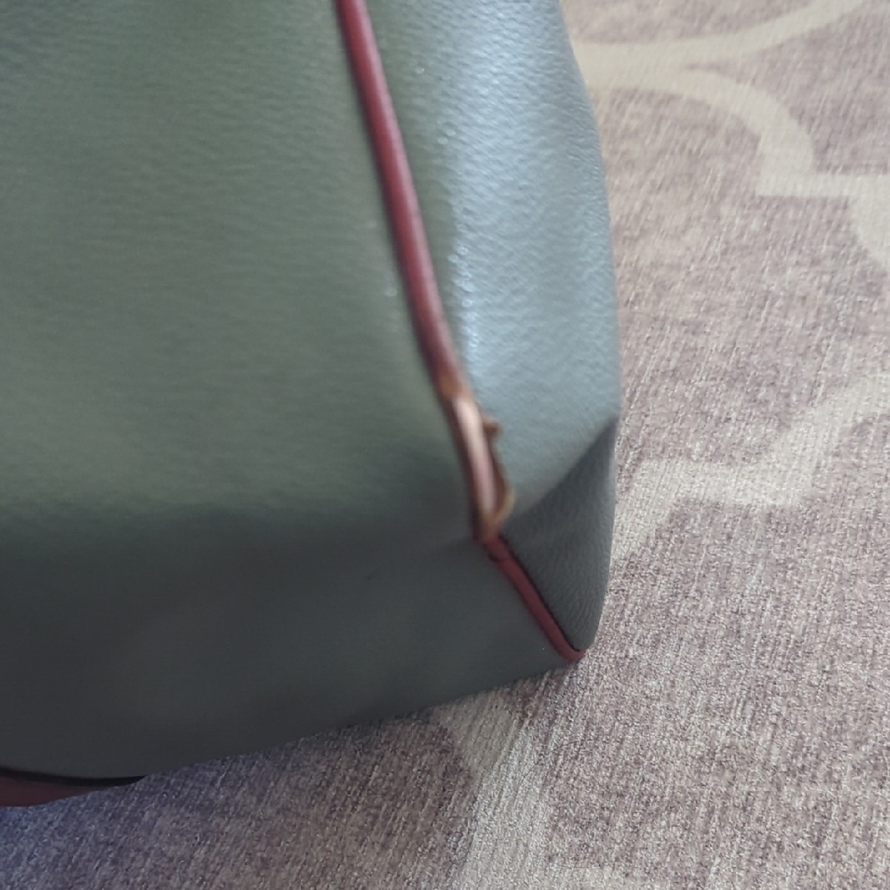 Valentino Garavani Style Green and Red Duffel Bag - Picture 12 of 17